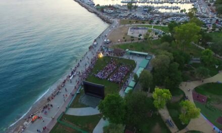5 θερινά σινεμά για να παρακολουθήσετε ταινίες… δίπλα στο κύμα