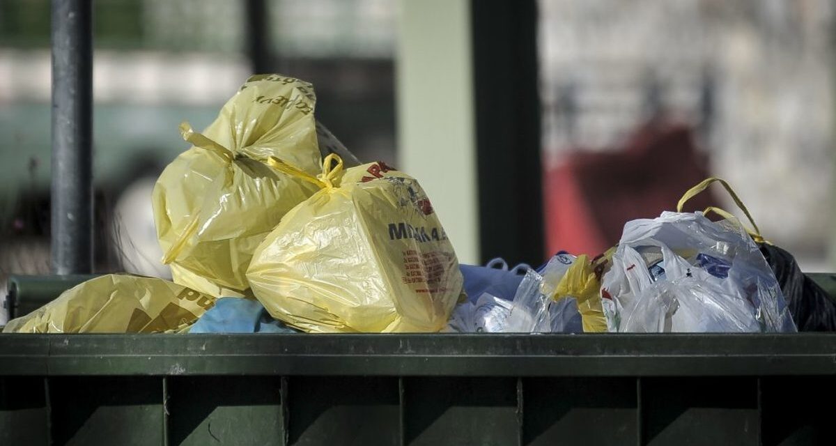 «Πληρώνω όσο πετάω»: Έρχεται τέλος απορριμμάτων με βάση το βάρος τους