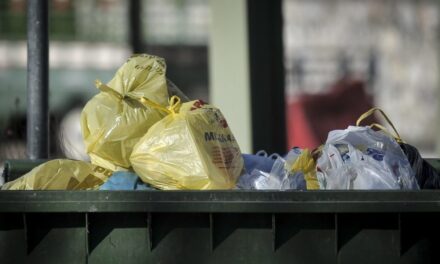 «Πληρώνω όσο πετάω»: Έρχεται τέλος απορριμμάτων με βάση το βάρος τους