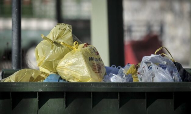 «Πληρώνω όσο πετάω»: Έρχεται τέλος απορριμμάτων με βάση το βάρος τους