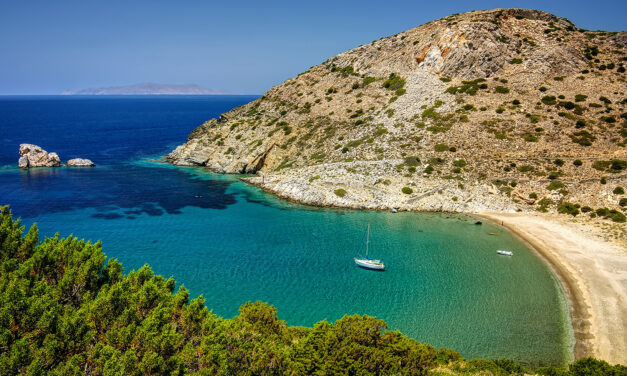 CNBC: Αυτό το ελληνικό νησί προτείνει για… «ψαγμένες» διακοπές
