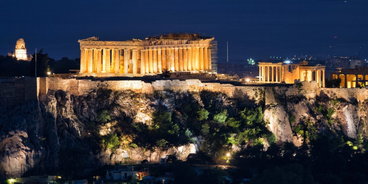 5 ταράτσες στο κέντρο της Αθήνας για να απολαύσετε κοκτέιλ αφ’ υψηλού!