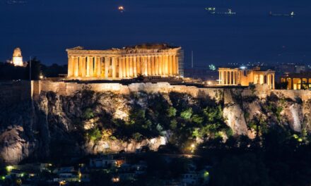 5 ταράτσες στο κέντρο της Αθήνας για να απολαύσετε κοκτέιλ αφ’ υψηλού!