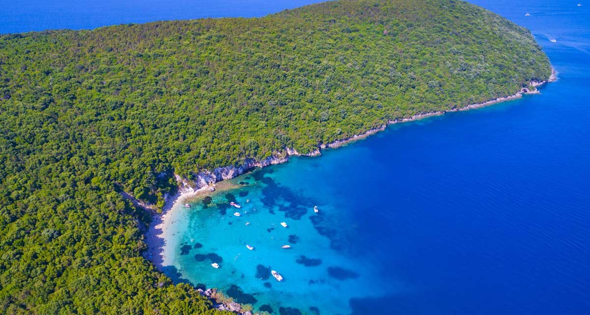 Μια βουτιά στην πιο διάσημη πισίνα του Ιονίου (video)