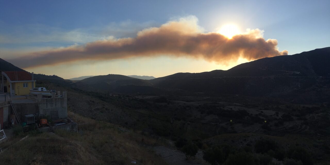 Για πέμπτη ημέρα καίγεται ο ΧΥΤΥ Κεφαλονιάς – Τοξικό νέφος έχει καλύψει το νησί