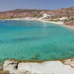 Τα Πράσσα Κιμώλου στις παραλίες που προτείνει το Conde Nast Traveller