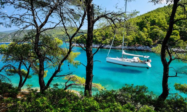 Η Σκόπελος στις 10 πιο εμβληματικές κινηματογραφικές τοποθεσίες του κόσμου