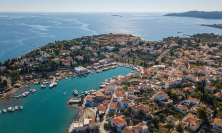 Οι Σπέτσες προβάλλονται στη Daily Mail για πολιτιστικό και τουρισμό πολυτελείας