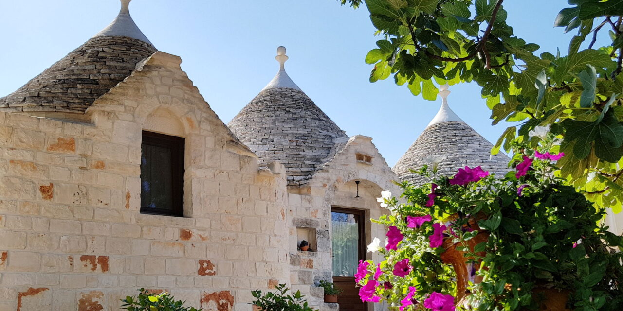 Ιταλία: Τα μικροσκοπικά trulli διαθέσιμα μέσω Airbnb για όσους αναζητούν παραμυθένια διαμονή