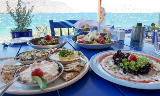 Taste Atlas: Δεύτερη στον κόσμο η ελληνική κουζίνα – Ποια εδέσματα προτιμούν οι ξένοι