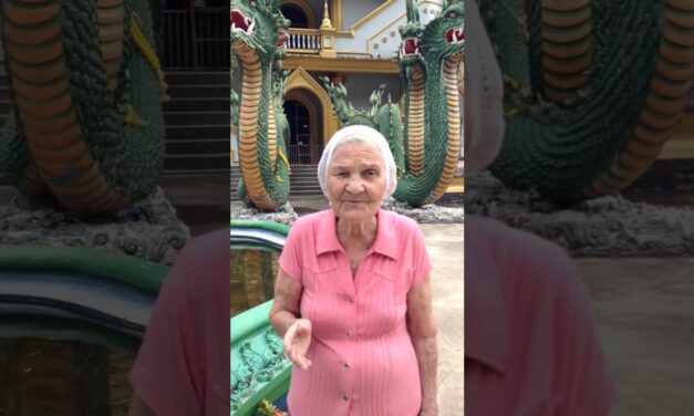 90χρονη γιαγιά ταξιδεύει μόνη της σε όλο τον κόσμο με ένα σακίδιο κι ένα μπαστούνι!