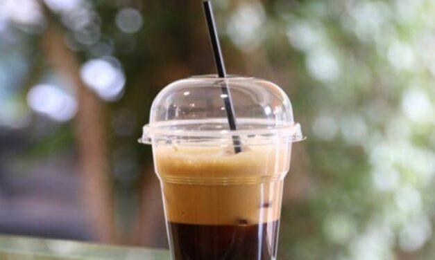 Έρχονται αλλαγές στον take away καφέ: Με δικό του ποτήρι ο πελάτης