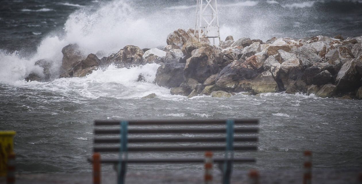 Καιρός: Δύσκολο Σαββατοκύριακο – Που θα σημειωθούν έντονα φαινόμενα
