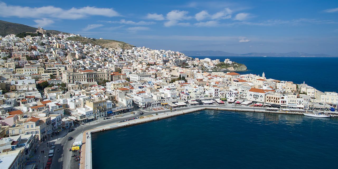 “Η Ελλάδα στα καλύτερα της” – Ισπανικό περιοδικό αποθεώνει ένα ελληνικό νησί