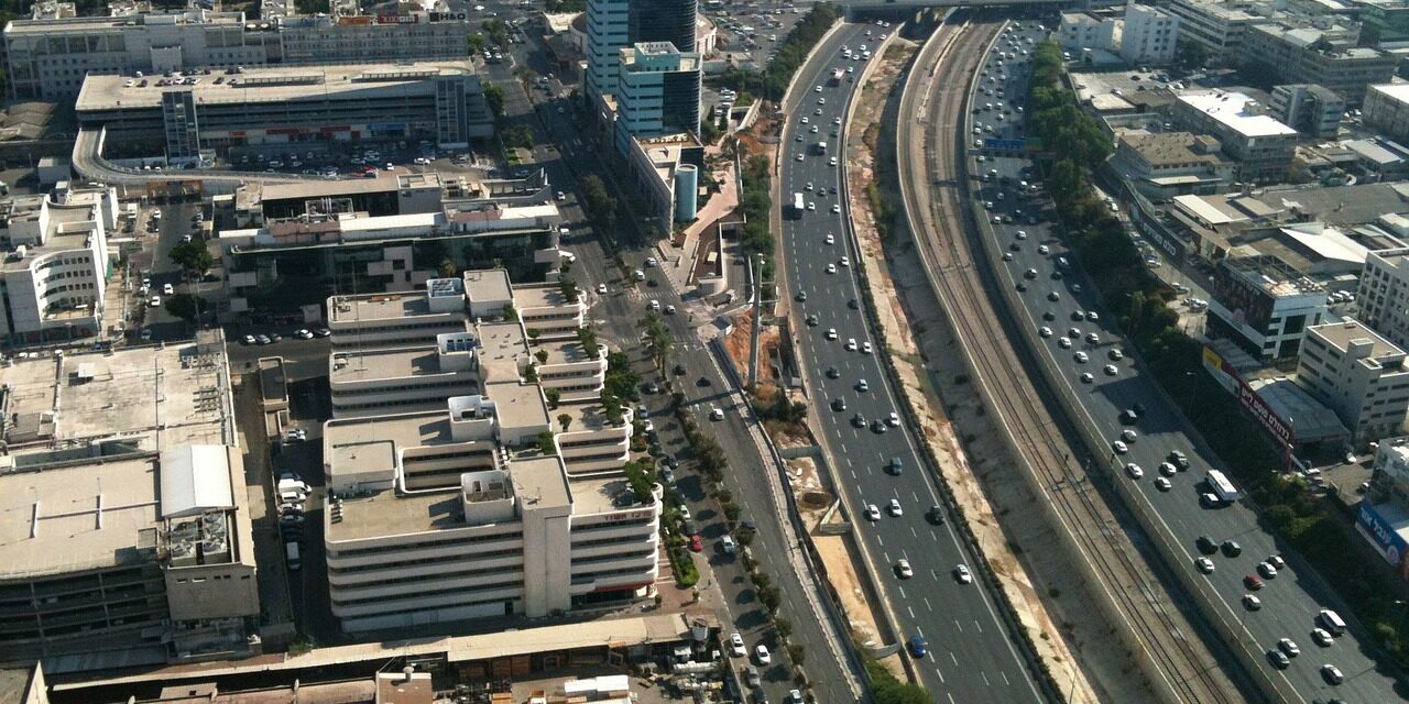 Το Τελ Αβίβ πρωτοπορεί: Κατασκευάζεται ασύρματος ηλεκτρικός δρόμος που θα φορτίζει τα ΜΜΜ