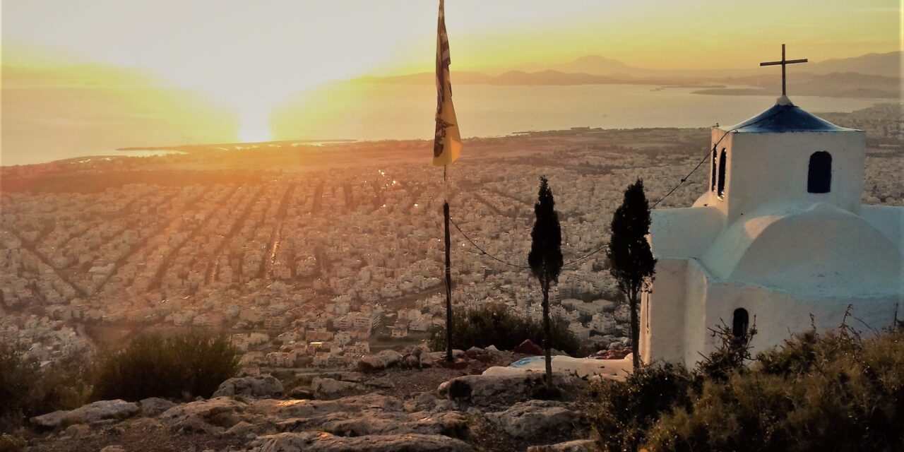 Βόλτα στον Υμηττό: Το άγνωστο εκκλησάκι με τη μαγευτική θέα