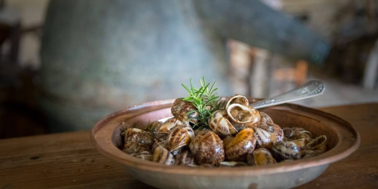 10 ελληνικά φαγητά που φαίνονται πολύ περίεργα στους ξένους