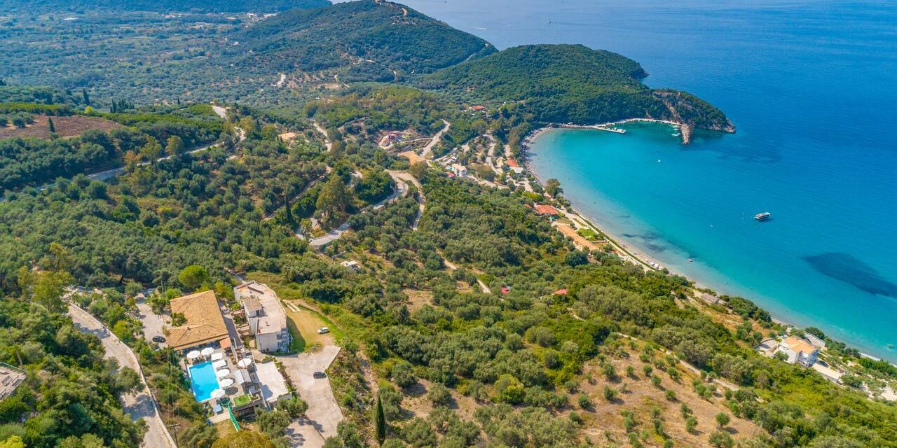 Η γαλαζοπράσινη παραλία του Ιονίου που οφείλει το όνομα της στον Ρωμαίο Στρατηγό Αρίλλα (video)