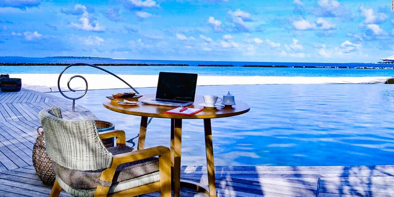 Workation: Συνδυάζοντας διακοπές με τηλεργασία – Η νέα μόδα που έφερε η πανδημία