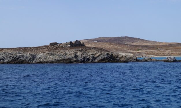 Ρήνεια: Το άγνωστο νησί των Κυκλάδων που λειτούργησε και ως χώρος καραντίνας