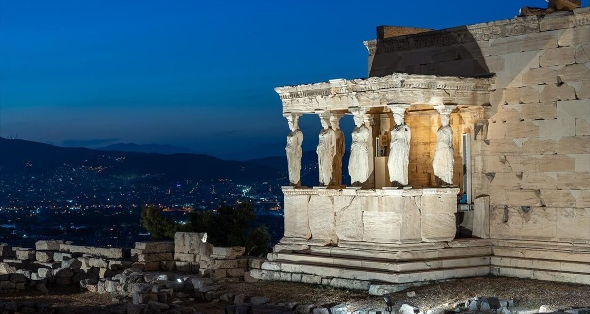 Η Ακρόπολη έστειλε τη λάμψη της σε όλη την υφήλιο – Εντυπωσιακές εικόνες με τον νέο φωτισμό