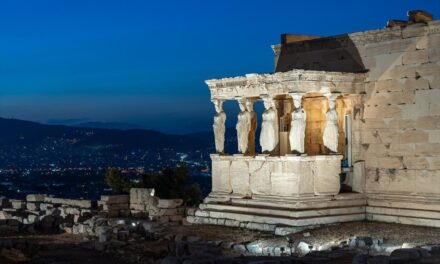 Η Ακρόπολη έστειλε τη λάμψη της σε όλη την υφήλιο – Εντυπωσιακές εικόνες με τον νέο φωτισμό