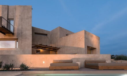 Μοιάζει με κάστρο και έχει θέα στο Αιγαίο – Δείτε που βρίσκεται αυτή η μοναδική βίλα