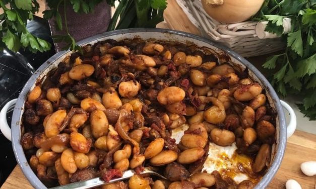 Κάστανα στιφάδο με γίγαντες: Παραδοσιακή κρητική συνταγή για τις κρύες μέρες του χειμώνα
