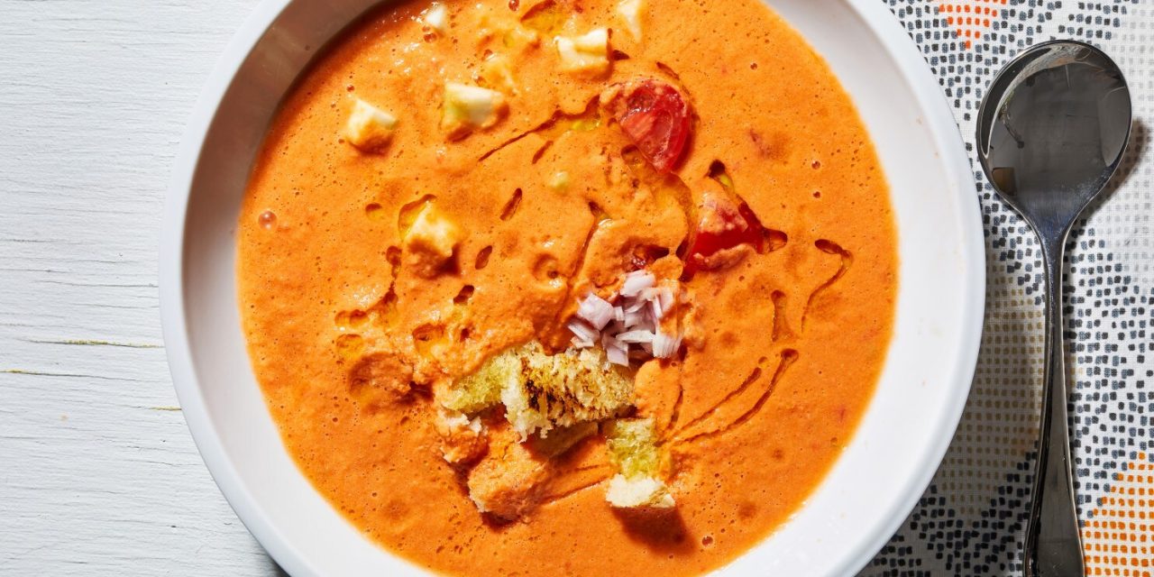 Gazpacho: Η διάσημη ισπανική ντοματόσουπα που θυμίζει… χωριάτικη σαλάτα