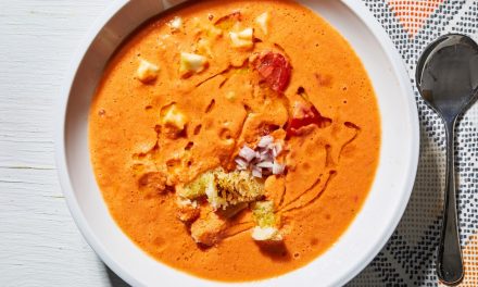 Gazpacho: Η διάσημη ισπανική ντοματόσουπα που θυμίζει… χωριάτικη σαλάτα