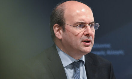 Σε διαθεσιμότητα ο υπάλληλος της ΔΕΗ που κακοποίησε φρικτά τον σκύλο του με παρέμβαση Χατζηδάκη