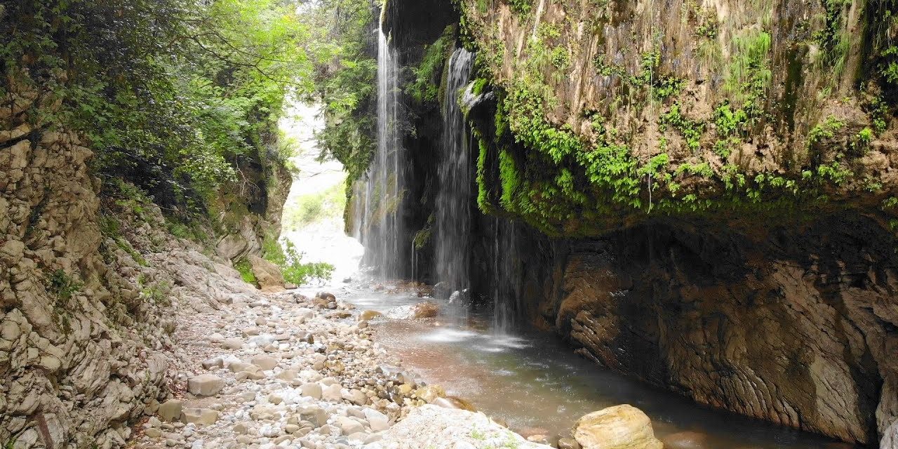Το εντυπωσιακό φαράγγι Πάντα Βρέχει και το ορεινό πέρασμα της Καλιακούδας (video)
