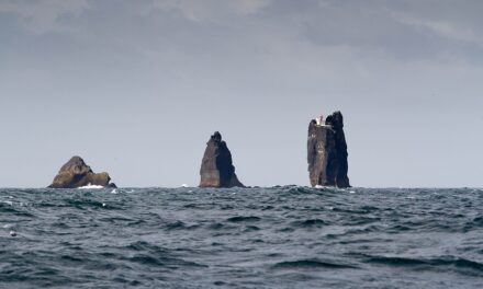 Thridarangar: Ο πιο απομονωμένος φάρος στον κόσμο στέκει καταμεσής του Ατλαντικού