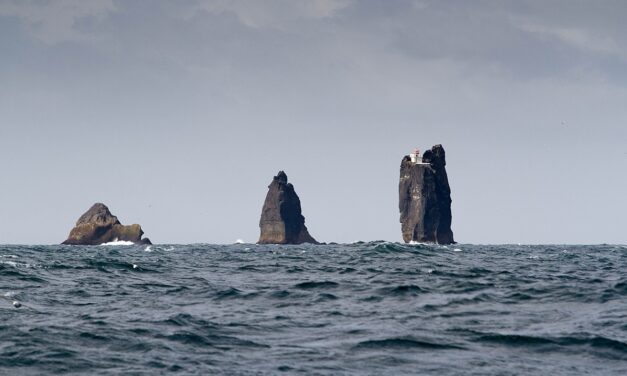 Thridarangar: Ο πιο απομονωμένος φάρος στον κόσμο στέκει καταμεσής του Ατλαντικού