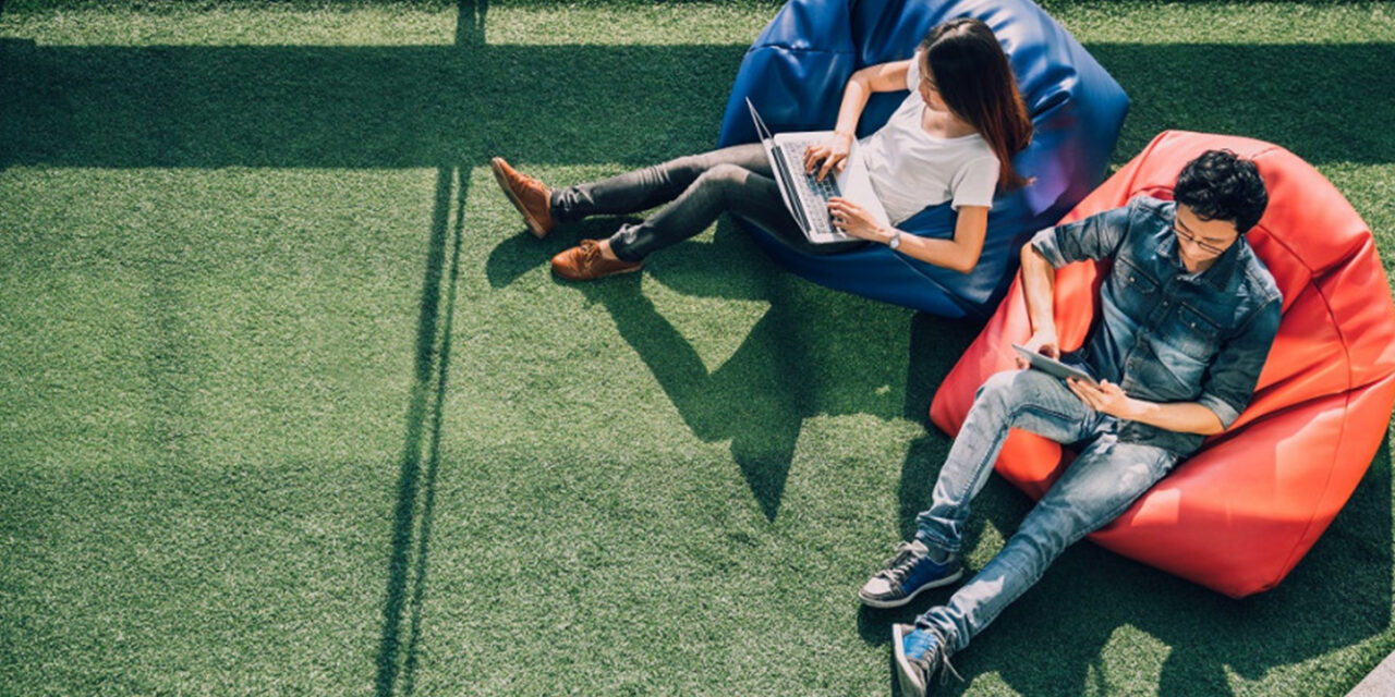 Handelsblatt: Tηλεργασία κάτω από τον ελληνικό ήλιο – Πώς η Ελλάδα προσπαθεί να προσελκύσει ξένους εργαζόμενους