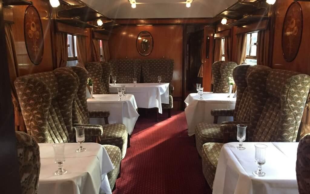 Αυτό είναι το καλύτερο τρένο πολυτελείας στον κόσμο – Πόσο κοστίζει να ταξιδέψεις σαν βασιλιάς;