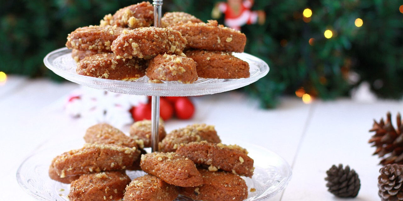 Μένουμε σπίτι και φτιάχνουμε… μελομακάρονα – Δείτε τη συνταγή