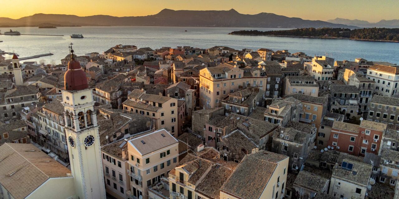 Η Daily Mail αποθεώνει την Κέρκυρα – Περιγράφει μια μέρα τον Νοέμβριο στο νησί