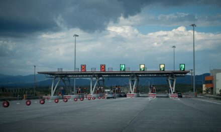 Απαγόρευση μετακινήσεων: Τα σενάρια για τα ταξίδια από νομό σε νομό – Σήμερα η απόφαση