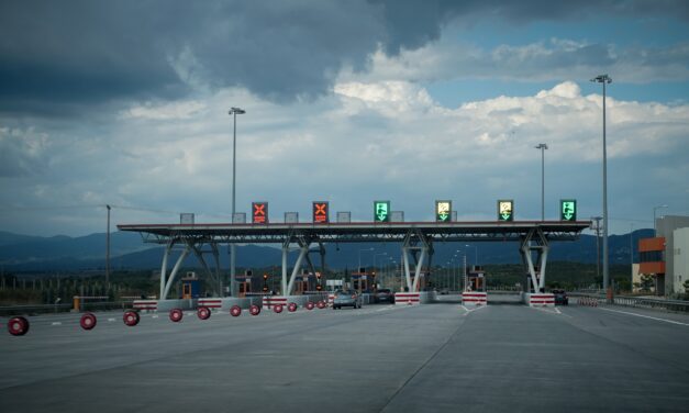 Απαγόρευση μετακινήσεων: Τα σενάρια για τα ταξίδια από νομό σε νομό – Σήμερα η απόφαση