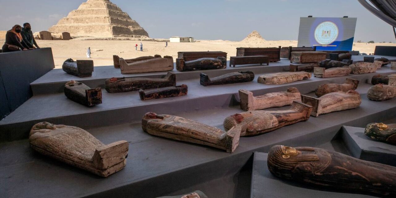 Αίγυπτος: Εκατό άθικτες σαρκοφάγοι ανακαλύφθηκαν στο Κάιρο