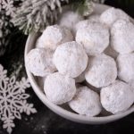 Παραδοσιακοί αφράτοι κουραμπιέδες για να μοσχομυρίσει το σπίτι – Δείτε τη συνταγή