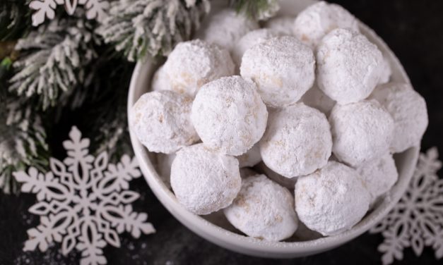 Παραδοσιακοί αφράτοι κουραμπιέδες για να μοσχομυρίσει το σπίτι – Δείτε τη συνταγή