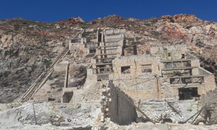 Η αληθινή ιστορία πίσω από τα ερειπωμένα θειωρυχεία της Μήλου (video)