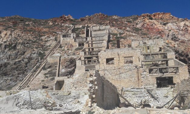 Η αληθινή ιστορία πίσω από τα ερειπωμένα θειωρυχεία της Μήλου (video)