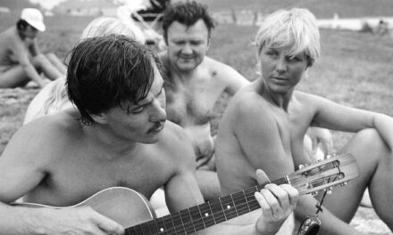 Αυτή η χώρα αγαπά τον δημόσιο γυμνισμό – Δείτε τον λόγο