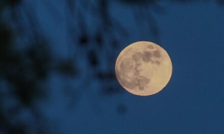 Πανσέληνος και έκλειψη παρασκιάς Σελήνης απόψε