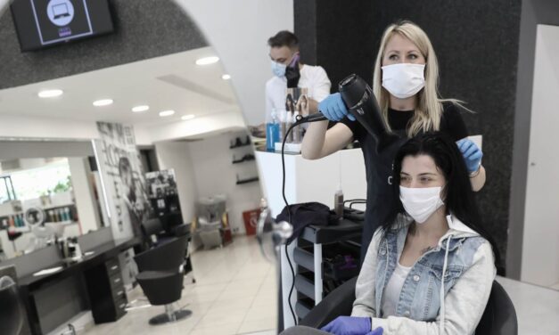 Πρεμιέρα για βιβλιοπωλεία και κομμωτήρια σήμερα – Πως θα λειτουργήσει το click away