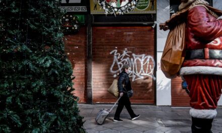 Σκέψεις για Χριστούγεννα με τοπικά «σκληρά» lockdown σε Δυτική Αττική και 10 νομούς