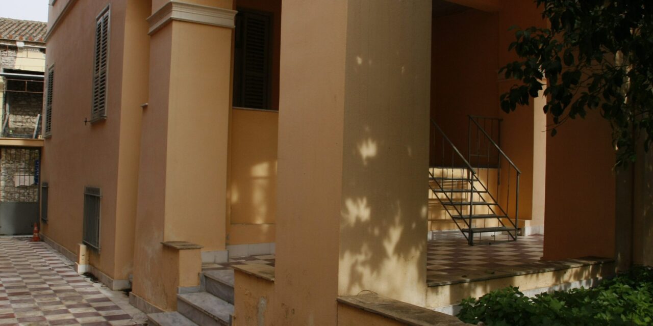 Ο Οδυσσέας Ελύτης «θα μείνει», στην Πλάκα – Δείτε το νεοκλασικό που θα στεγάσει το αρχείο του